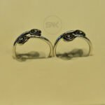 Sleek Modern Twist Toe Ring