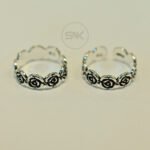 Stylish Toe Rings with Rose Charms