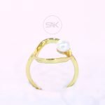 Oval Shaped Golden Ring with Exquisite Pearl